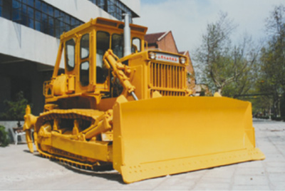 九游老哥J9俱乐部官网推土机累计销量突破2000台；被国度经贸部核准为进出口自营权企业。