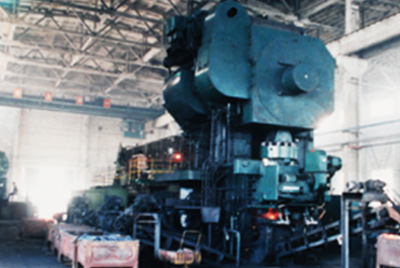 3月24日，世界第一台德国奥姆卡4000吨热模锻出产线在九游老哥J9俱乐部官网总厂热模锻车间装置调试。